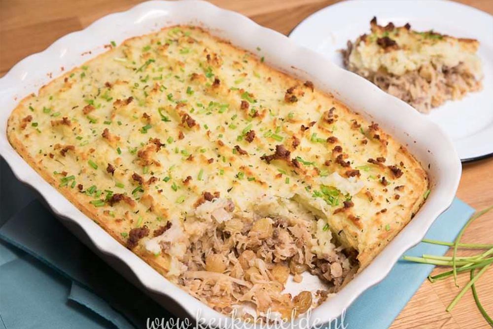 Zuurkool- ovenschotel met gehakt en crème fraîche